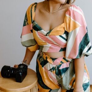 Entro Cropped Puff Sleeve Botanical Print Fitted Smocked Back Dressy Top, EUC!